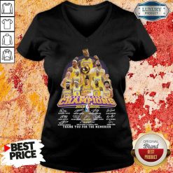 King Los Angeles Lakers NBA finals Champions 2019-2020 thank you for the memories signatures V-neck-Design By Soyatees.com