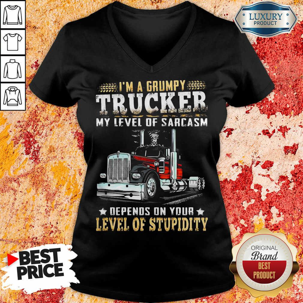 I Am A Grumpy Trucker 5 Level Of Stupidity V-neck - Design by Soyatees.com