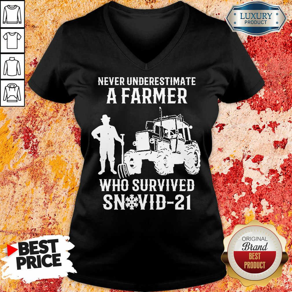 Never Underestimate A Farmer Who Survived Snovid 21 V-neck - Design by Soyatees.com